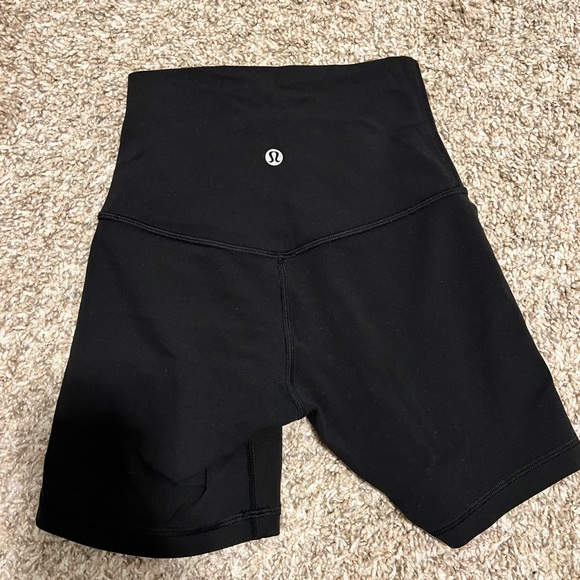 Lululemon black biker shorts 6in - Picture 5 of 6